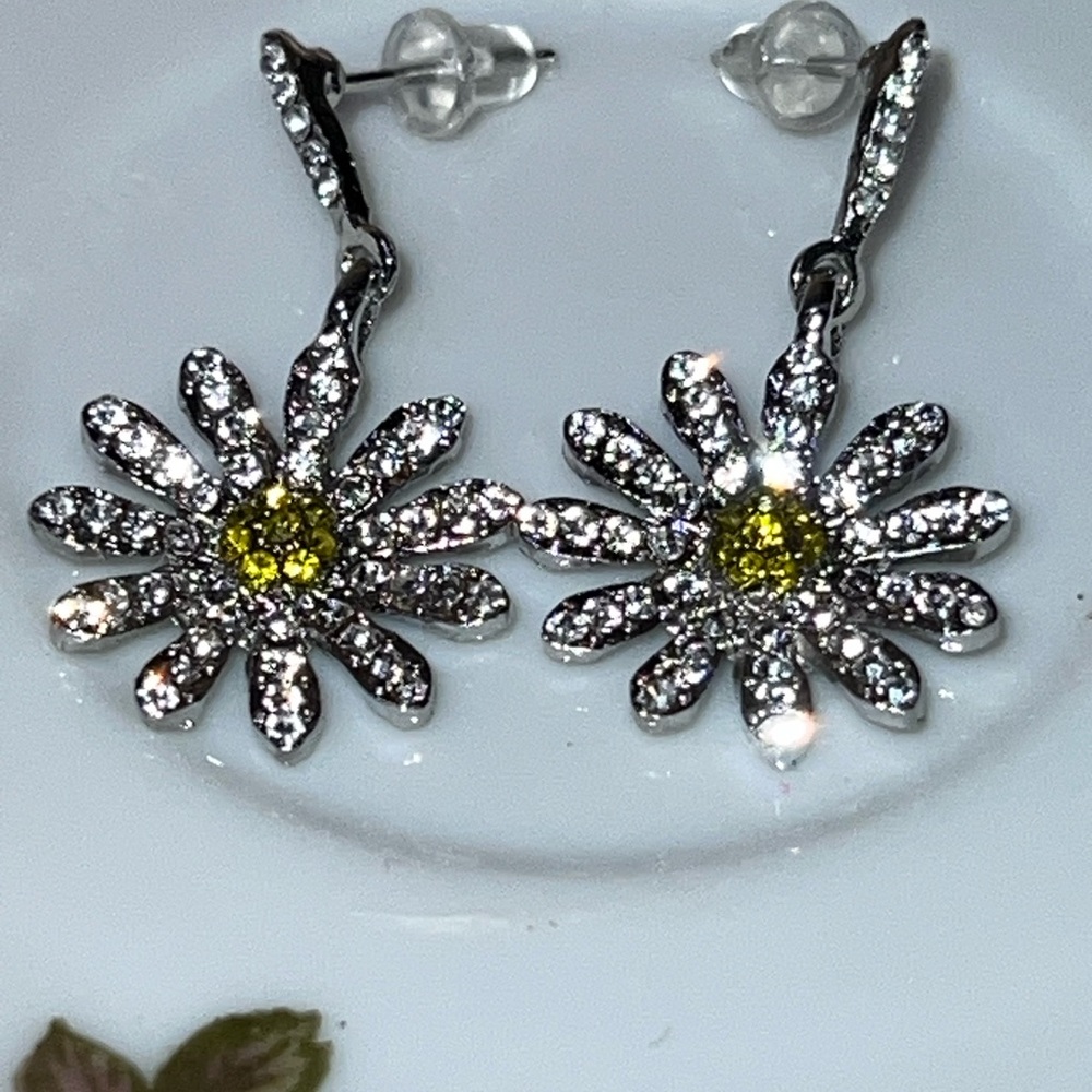 Charming Silver and Gold Daisy‎ Earrings